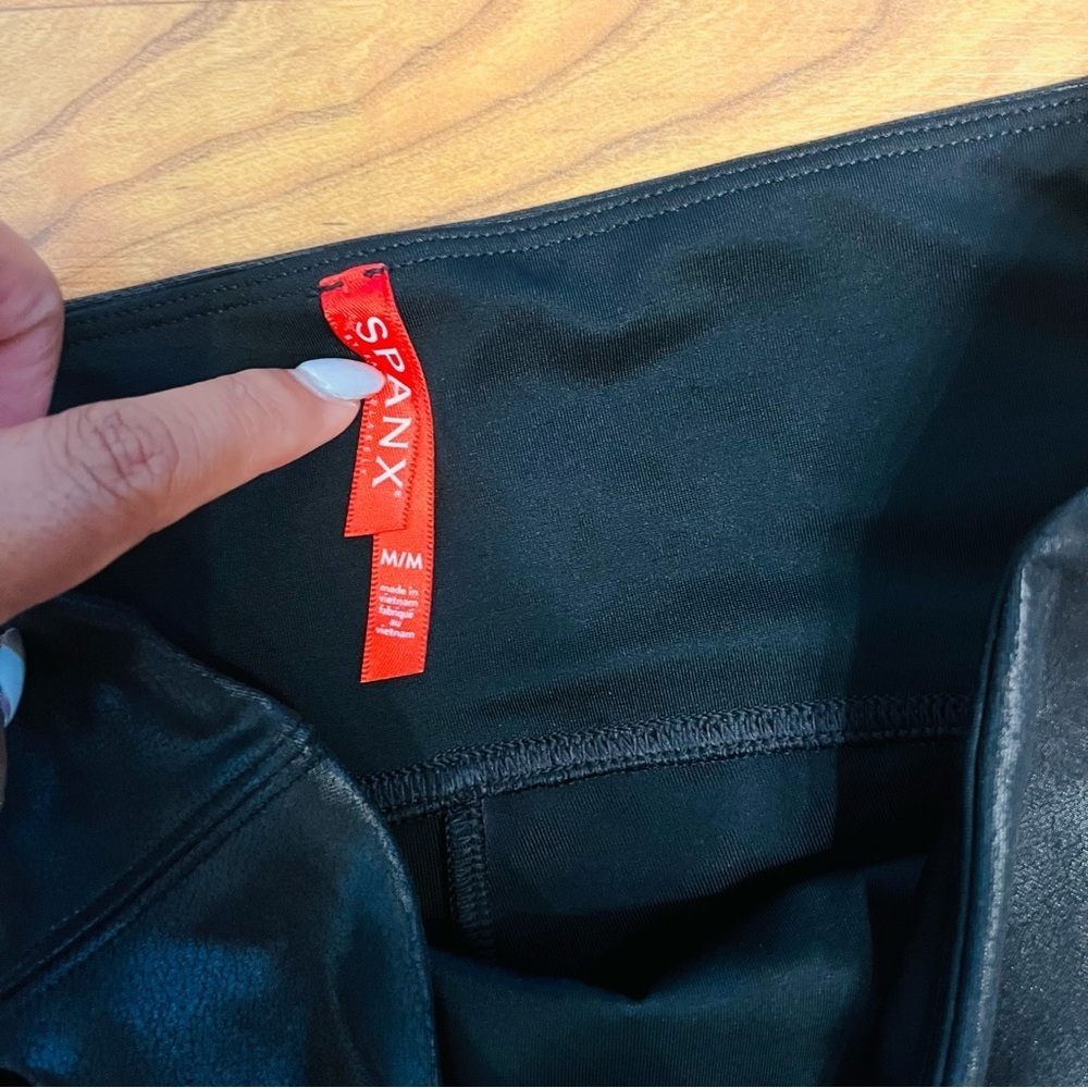 Spanx Faux Leather Black Biker Shorts Medium - Picture 5 of 5